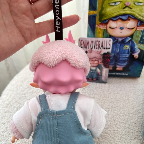 Heyone MIMI Citywalk Series – “Denim Overalls” Figure Pendant - Picture 3 of 8
